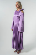 Lade das Bild in den Galerie-Viewer, Plissee Dress | purple haze

