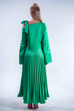 Lade das Bild in den Galerie-Viewer, Plissee Dress | emerald green
